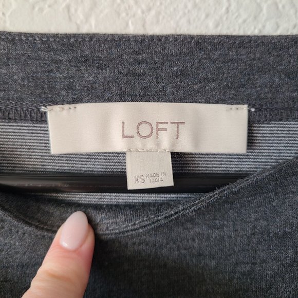 LOFT US Women's Size XS Mixed Media 3/4 Sleeve Top Ruffle Sleeve Gray Stretch - Picture 5 of 8